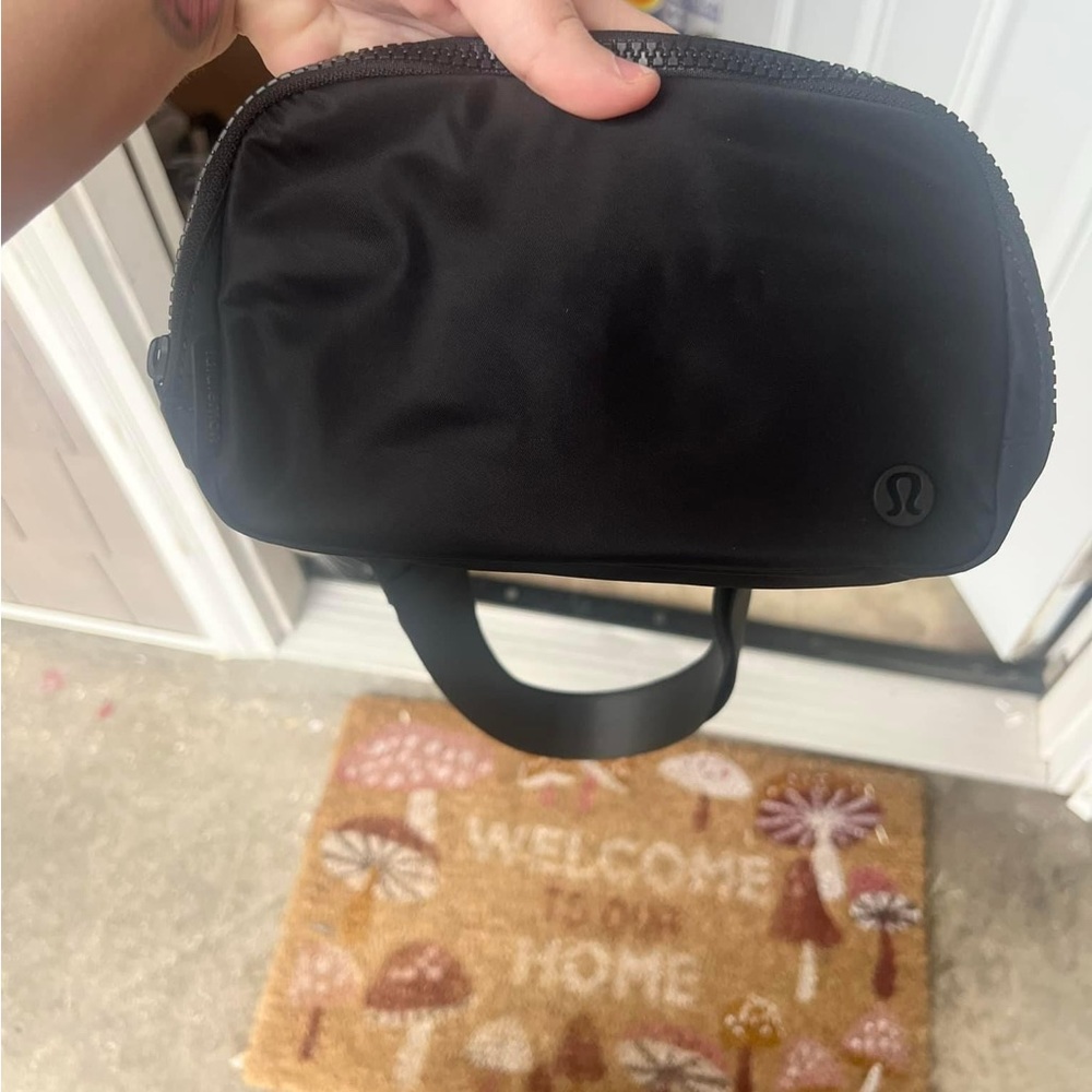 NWT lululemon belt bag